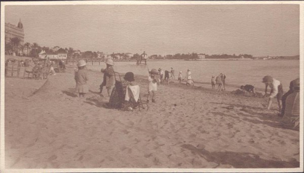 Kinder am Strand Vorderseite