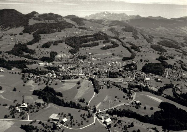 8636 Wald / Hintergrund: Säntis - Churfirsten Vorderseite