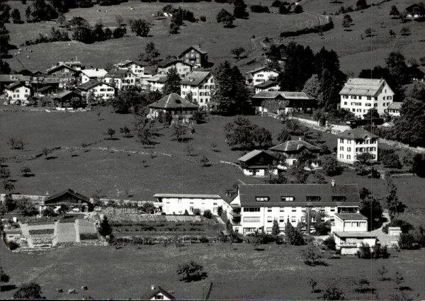 Schwanden, Altersheim, Flugaufnahme Vorderseite