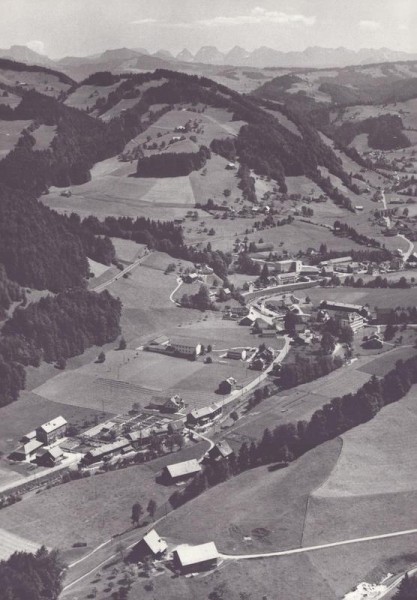 Necker (Toggenburg) mit Churfirsten  -  Flugaufnahmen Vorderseite