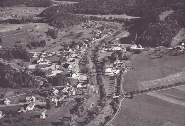 Rikon im Tösstal ZH  -  Flugaufnahmen Vorderseite