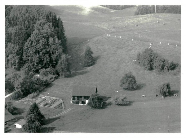 Wolfhausen, Flugaufnahme Vorderseite