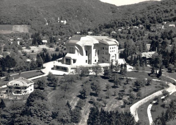 Goetheanum, Dornach - Flugaufnahmen Vorderseite