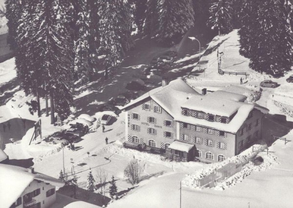 Hotel Danis, Lenzerheide  -  Flugaufnahmen Vorderseite