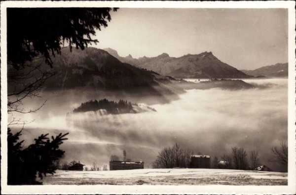 Leysin. les Dents de Morcles avec la mer de brouillard.