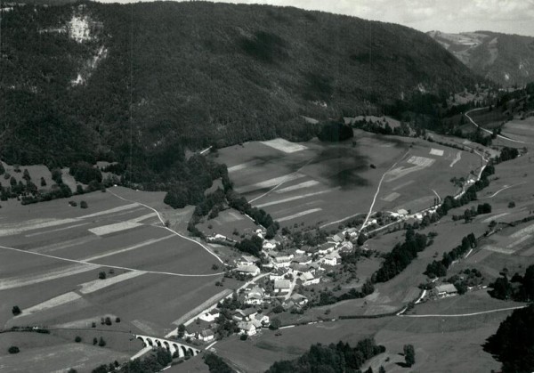 Corcelles, Flugaufnahme Vorderseite