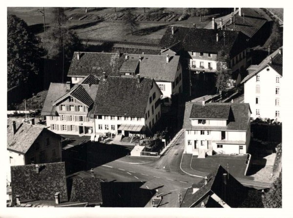 8494 Bauma, Unterdorfstrasse 2 / Heinrich Gujerstrasse 1 / Sennhüttenstrasse 1,3,6,7 Vorderseite