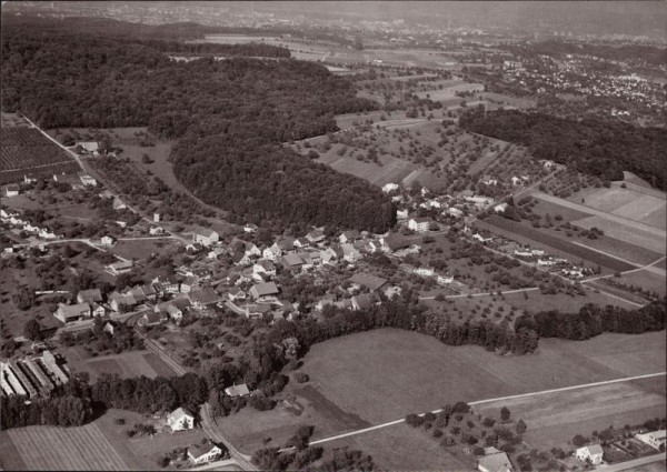 Biel BL,  Flugaufnahme Vorderseite