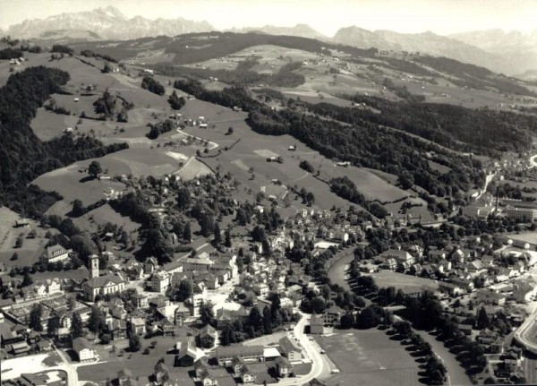 9630 Wattwil, evang. Kirche / Thur / Hintergrund: Säntis + Churfirsten Vorderseite