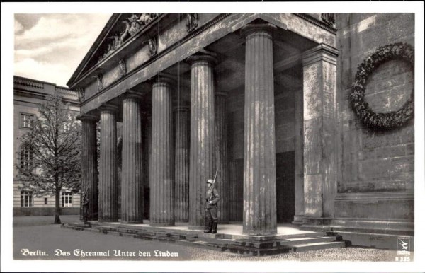 Berlin, das Ehrenmal unter den Linden Vorderseite