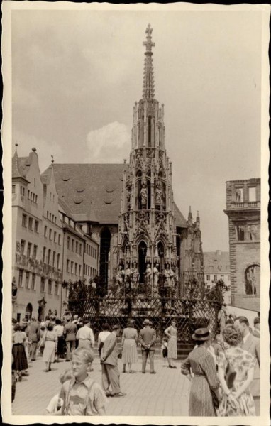 Nürnberg, der schöne Brunnen Vorderseite