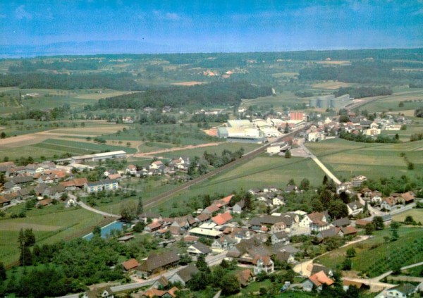 Erlen. Riedt, Ennetaach TG  -  Flugaufnahmen Vorderseite