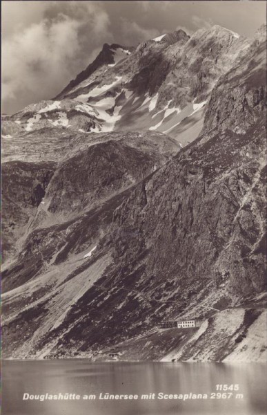 Douglashütte am Lünersee mit Scesaplana