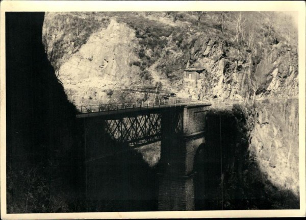 Brücke am Berg Vorderseite