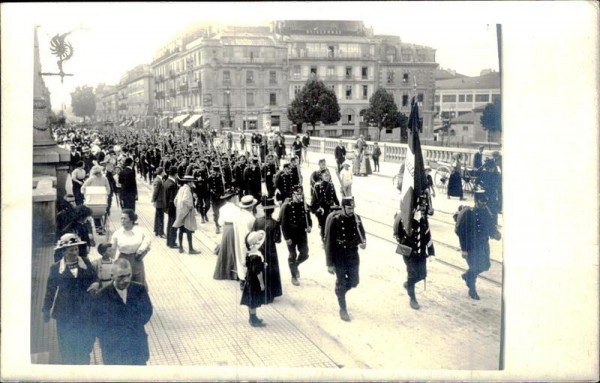 Militärparade in ? Vorderseite