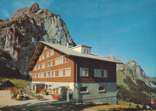 Neues Berggasthaus Holzegg (1407m) mit Gr. u. Kl. Mythen