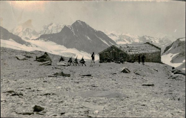 Militär auf der Alp Vorderseite