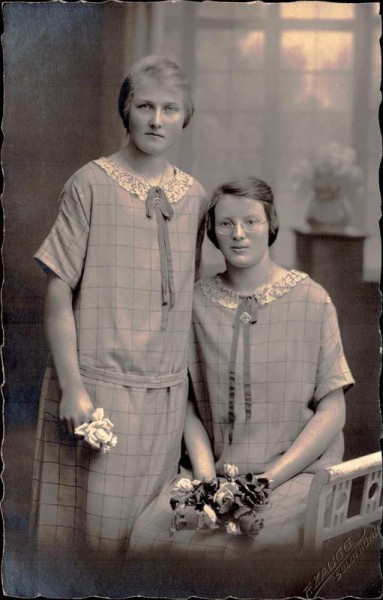 zwei Frauen, Foto F. Zaugg, Solothurn Vorderseite