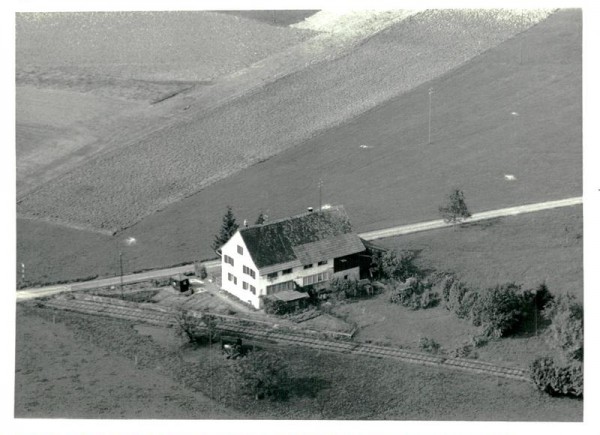 Wolfhausen, Flugaufnahme Vorderseite