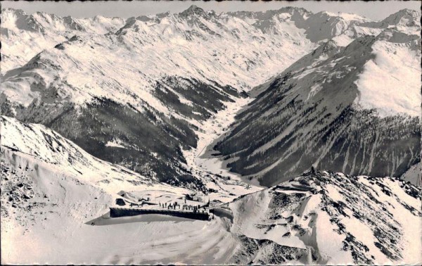 Fliegeraufnahme Berghaus Weissfluhjoch Vorderseite