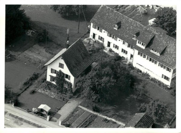 Wolfhausen, Flugaufnahme Vorderseite