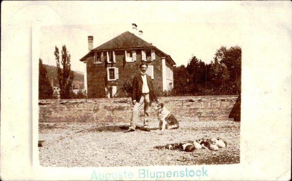 Mann mit Hund Vorderseite