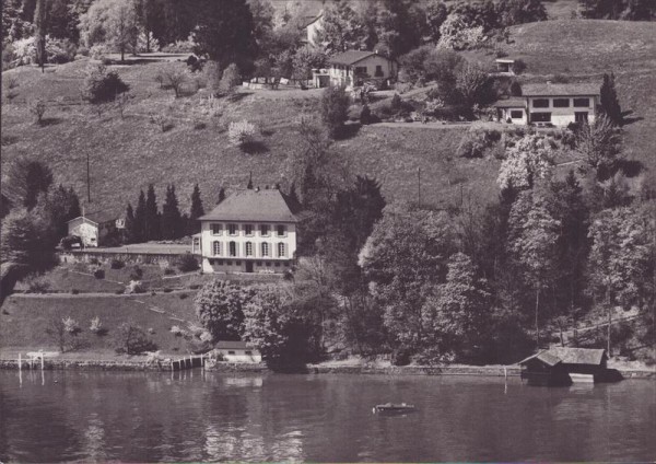 unbekanntes Haus am See,  Flugaufnahme Vorderseite