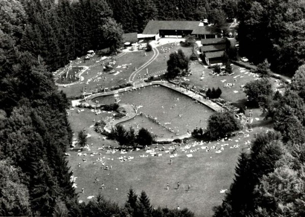 Schwimmbad Rüthi ZH - Flugaufnahmen Vorderseite