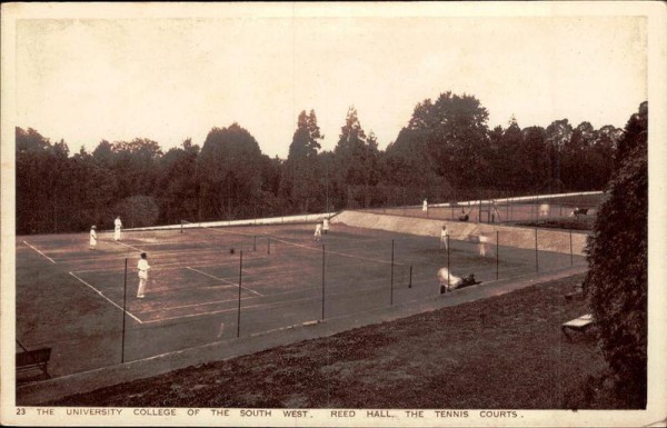 Tennisplatz Vorderseite