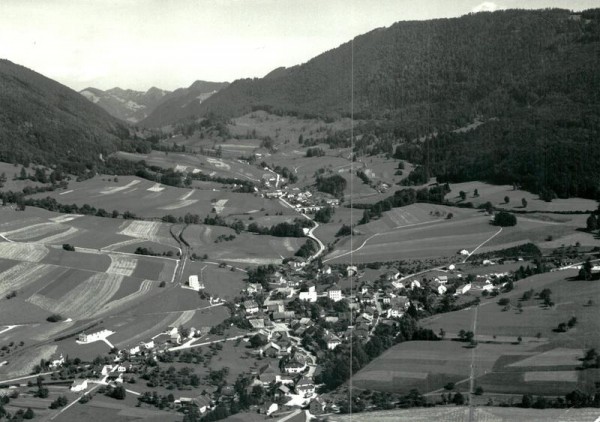 Corcelles, Flugaufnahme Vorderseite