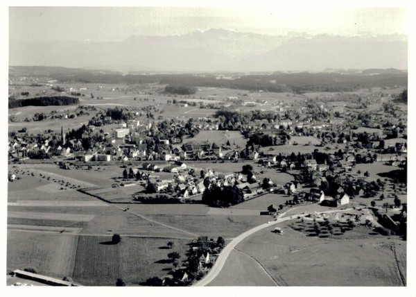 8620 Wetzikon, Buchgrindelstrasse/ Hintergrund: Glarner Alpen Vorderseite