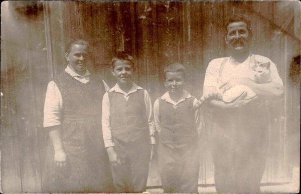 Familienfoto mit Katze Vorderseite