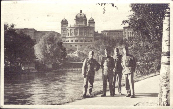 Soldaten an der Aare