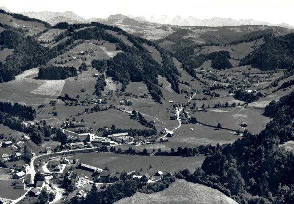 Necker (Toggenburg) mit Churfirsten  -  Flugaufnahmen Vorderseite