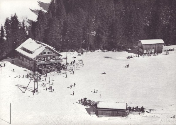 Berg-Gasthaus Herrenboden, Hochstuckli  -  Flugaufnahmen Vorderseite