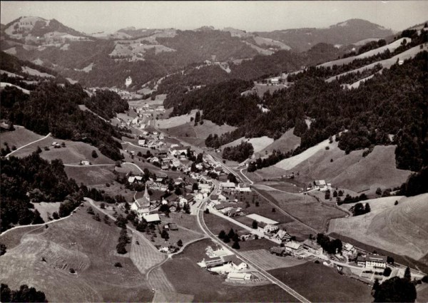 Fischenthal im Tösstal,  Flugaufnahme Vorderseite