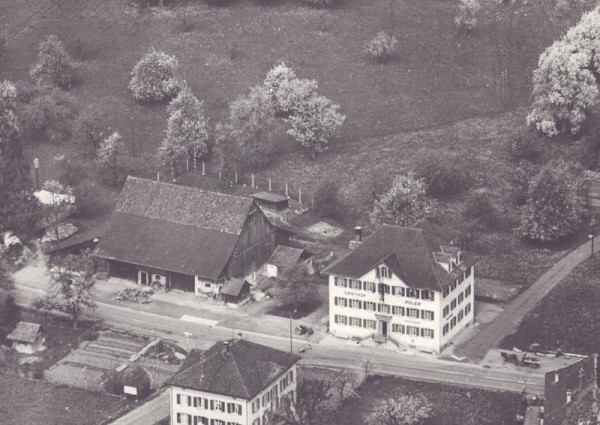 Gasthof Adlern, Binikon-Grüningen ZH  -  Flugaufnahmen Vorderseite