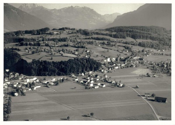 8717 Benken SG/ Hintergrund: Glarner Alpen Vorderseite