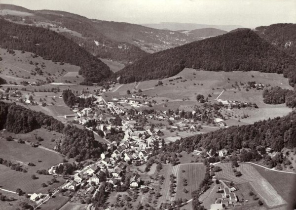 Langenbruck BL - Flugaufnahmen Vorderseite