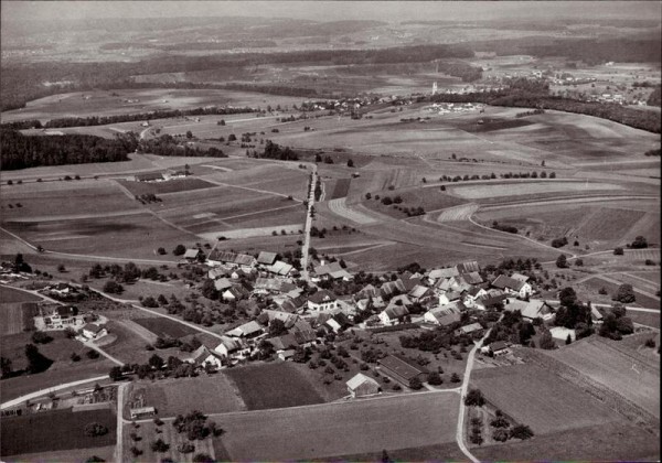 Humlikon,  Flugaufnahme Vorderseite