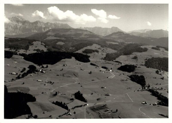 9633 Hemberg, Schwandstrasse 8 / Bächli / Hintergrund: Hochalp-Säntis Vorderseite