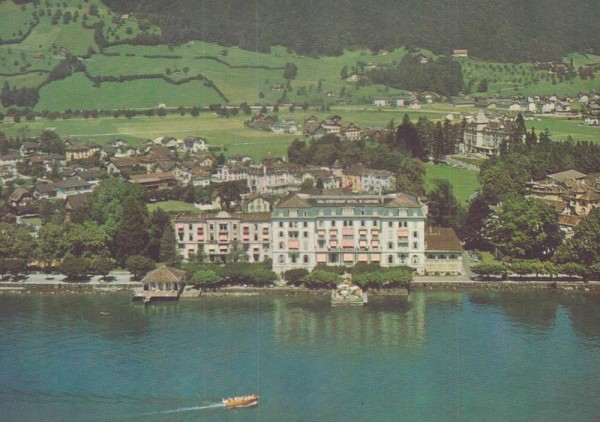 Hotel Waldstätterhof, Brunnen  -  Flugaufnahmen Vorderseite