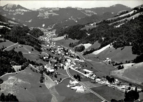 Fischenthal im Tösstal, Flugaufnahme Vorderseite