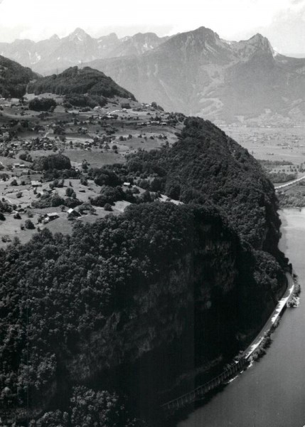 Filzbach mit Weisswandtunnel Vorderseite