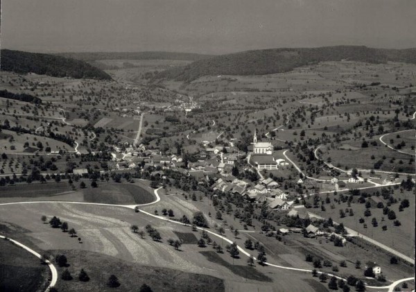 5272 Gansingen, Schulhaus, Kirche Vorderseite