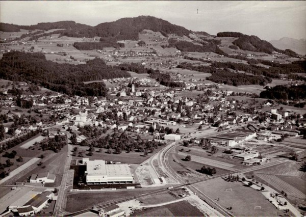 Hinwil, Flugaufnahme Vorderseite