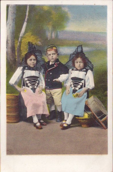 Kinder in Tracht