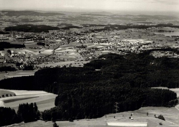 8620 Wetzikon, Ettenhuser Wald / Hintergrund: Greifensee Vorderseite