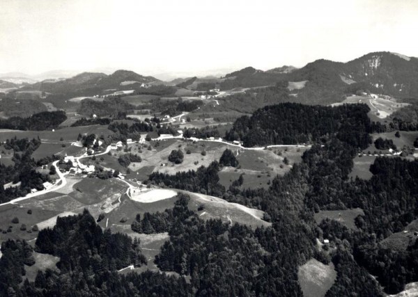 Sternenberg ZH mit Hörnli  -  Flugaufnahmen Vorderseite