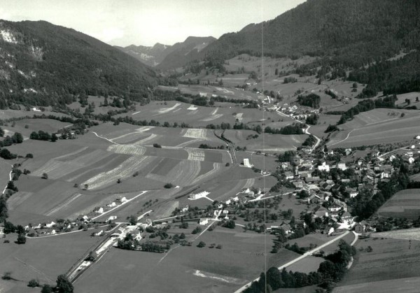 Corcelles, Flugaufnahme Vorderseite